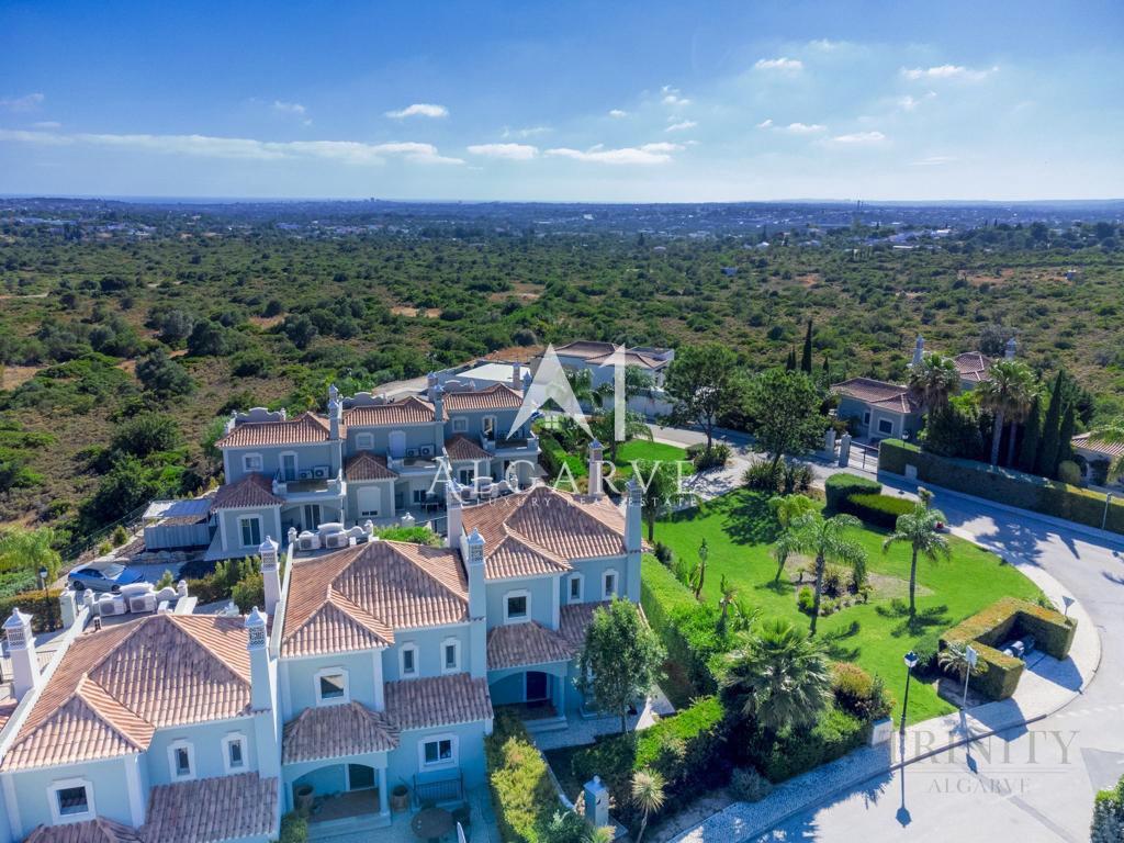 THE CREST TOWNHOUSE 3+1 BEDROOMS Quinta do Lago and Vale do Lobo