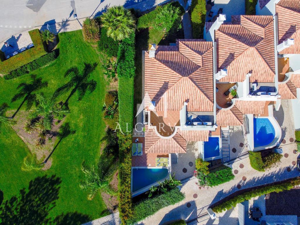 THE CREST TOWNHOUSE 3+1 BEDROOMS Quinta do Lago and Vale do Lobo