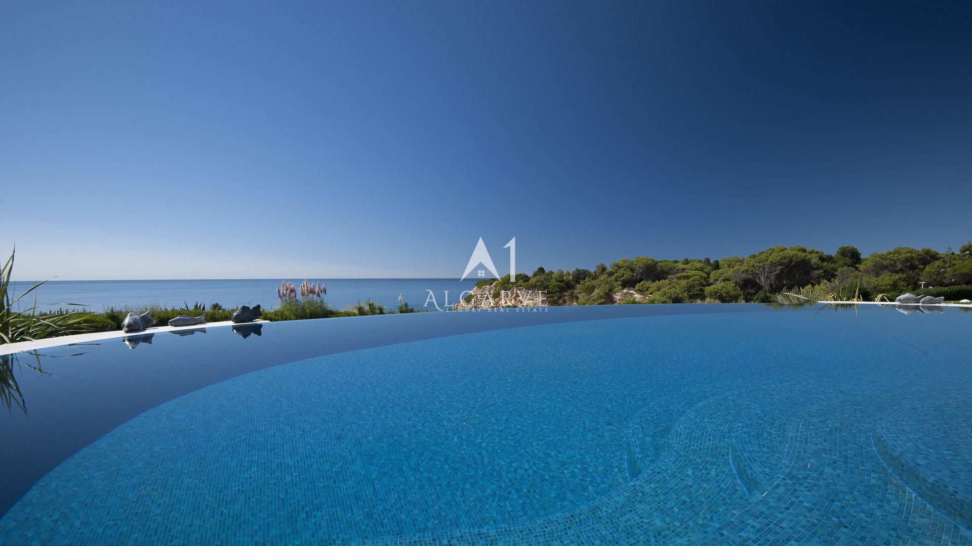 DREAM HOLIDAYS IN A STUNNING SETTING IN THE ALGARVE