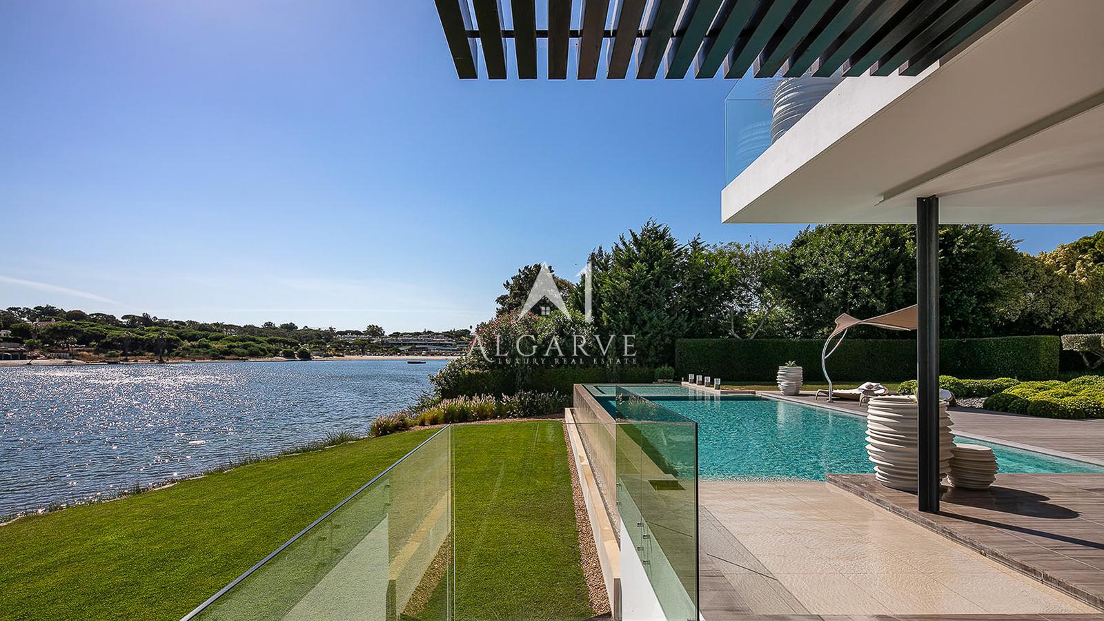 HOLIDAYS THE HEIGHT OF GLAMOUR IN QUINTA DO LAGO