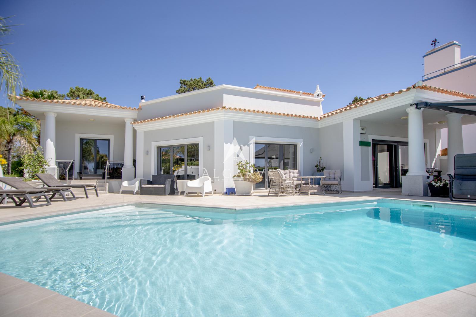 VARANDAS DO LAGO LUXURIOUS 4BEDROOM FAMILY HOME NEAR THE BEACH