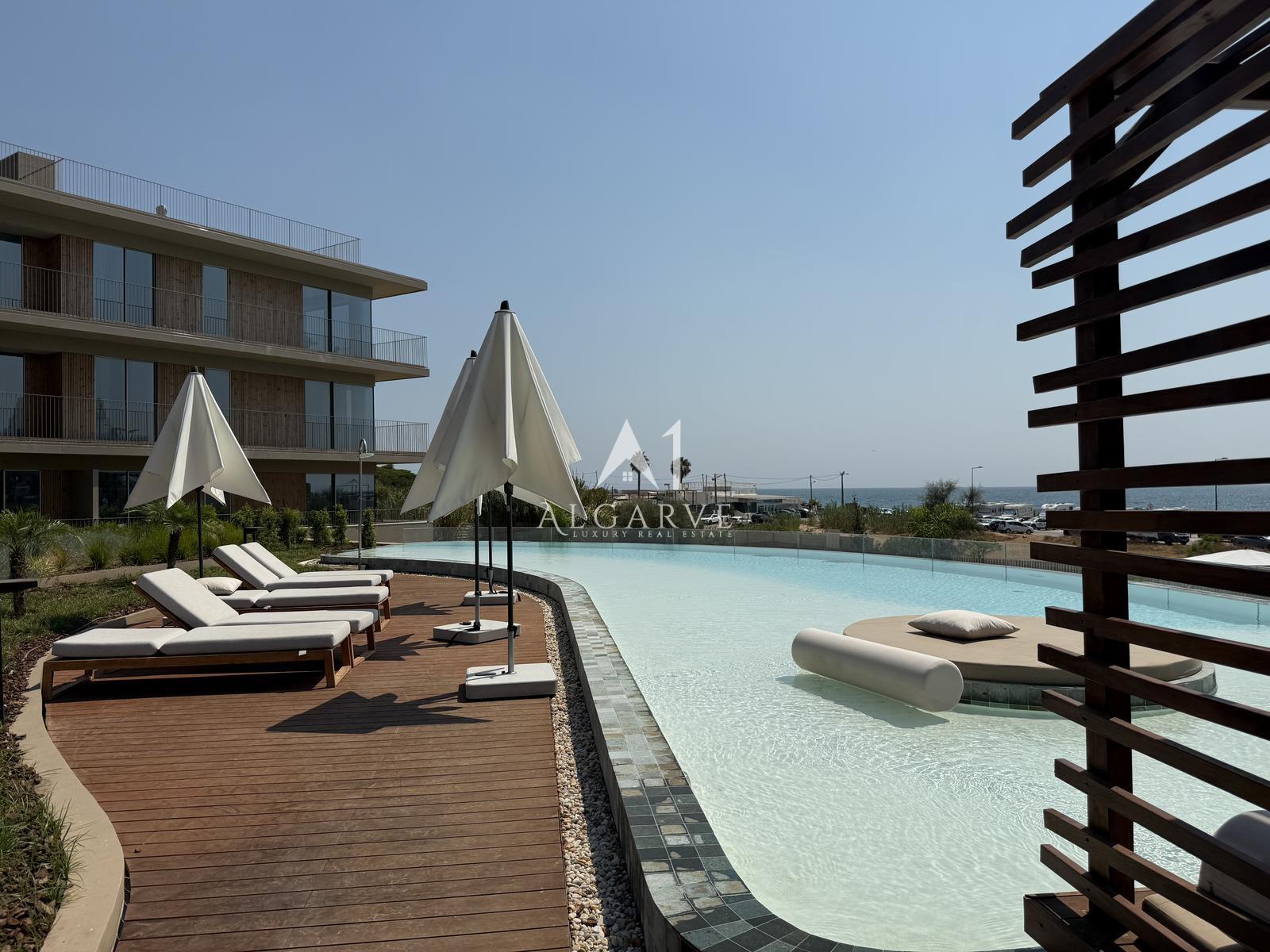 LUXURY 2-BEDROOM FRONT LINE APARTMENT FOR SALE IN QUARTEIRA – PANORAMIC SEA VIEWS & EXCLUSIVE DESIGN