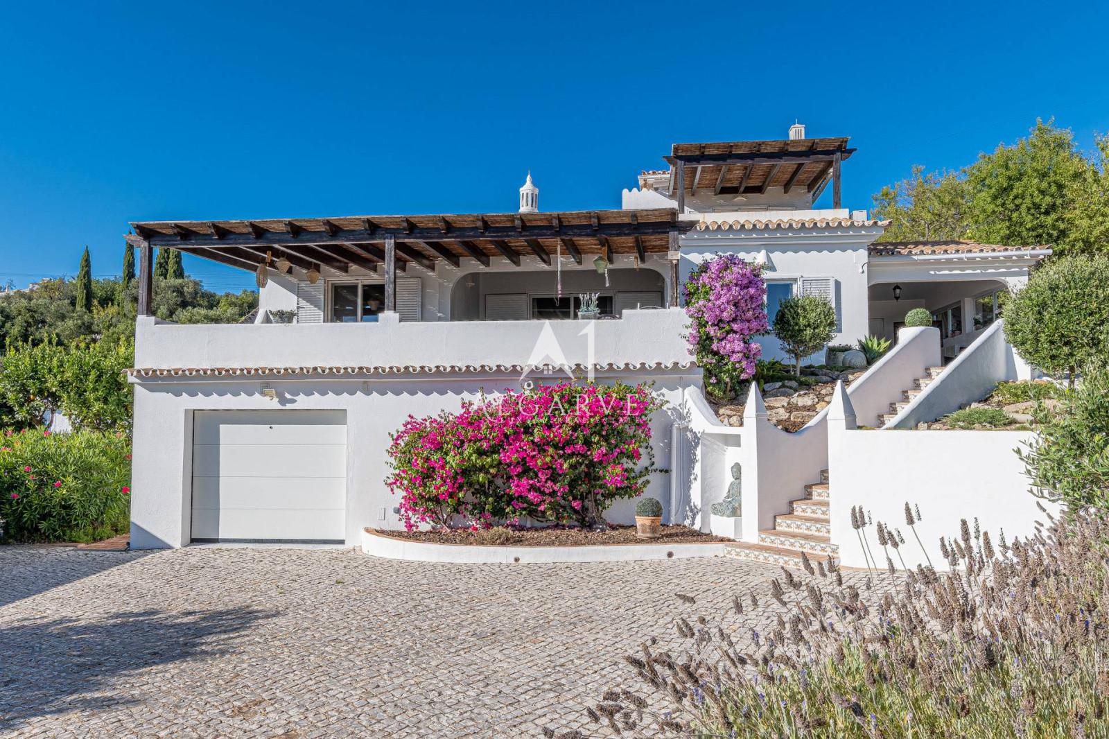 Renovierte portugiesische Quinta mit Panoramablick in der Nähe von Loule, Zentralalgarve