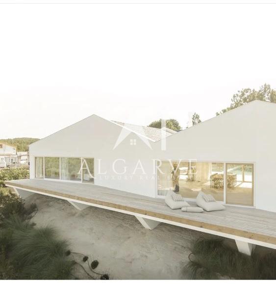 CHARMING QUINTA-STYLE BUNGALOW WITH MODERN INTERIORS AND SEA ViEWS – LUZ DE TAVIRA