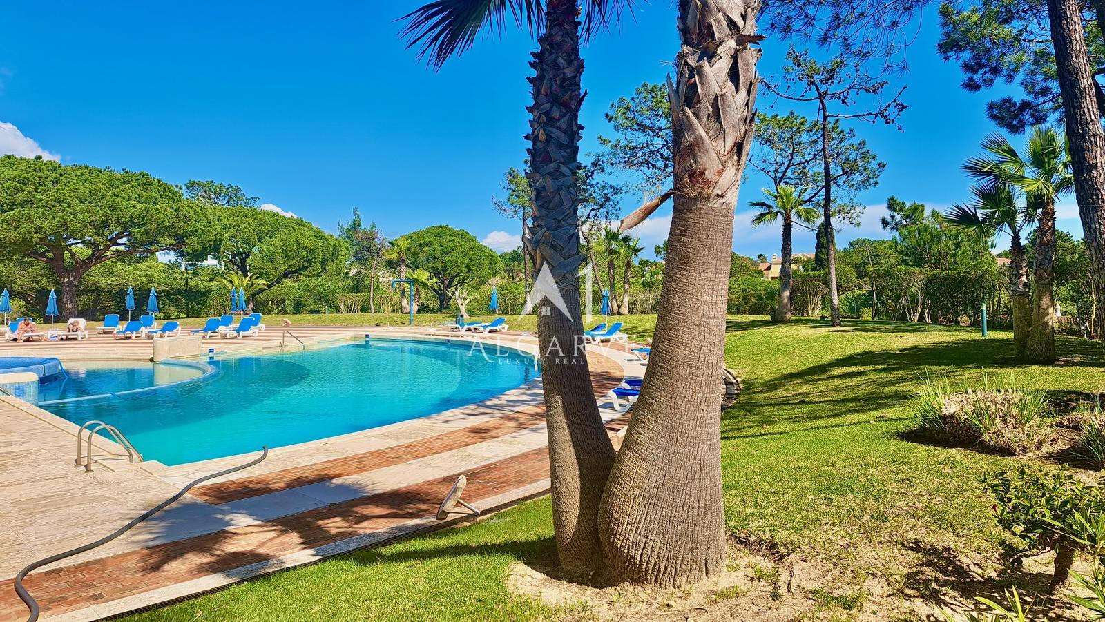APARTAMENTO ESTÚDIO PARCIALMENTE REMODELADO NA QUINTA DO LAGO - OPORTUNIDADE DE INVESTIMENTO PRIME