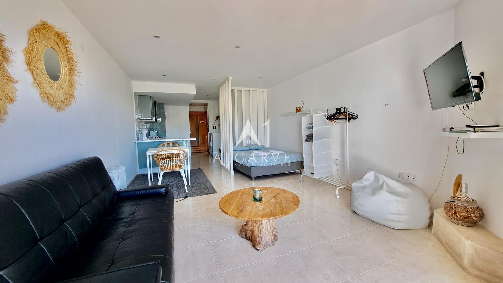 APARTAMENTO ESTÚDIO PARCIALMENTE REMODELADO NA QUINTA DO LAGO - OPORTUNIDADE DE INVESTIMENTO PRIME