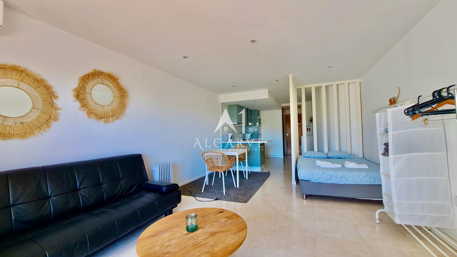 APARTAMENTO ESTÚDIO PARCIALMENTE REMODELADO NA QUINTA DO LAGO - OPORTUNIDADE DE INVESTIMENTO PRIME