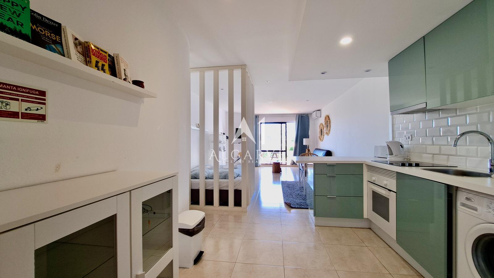 APARTAMENTO ESTÚDIO PARCIALMENTE REMODELADO NA QUINTA DO LAGO - OPORTUNIDADE DE INVESTIMENTO PRIME