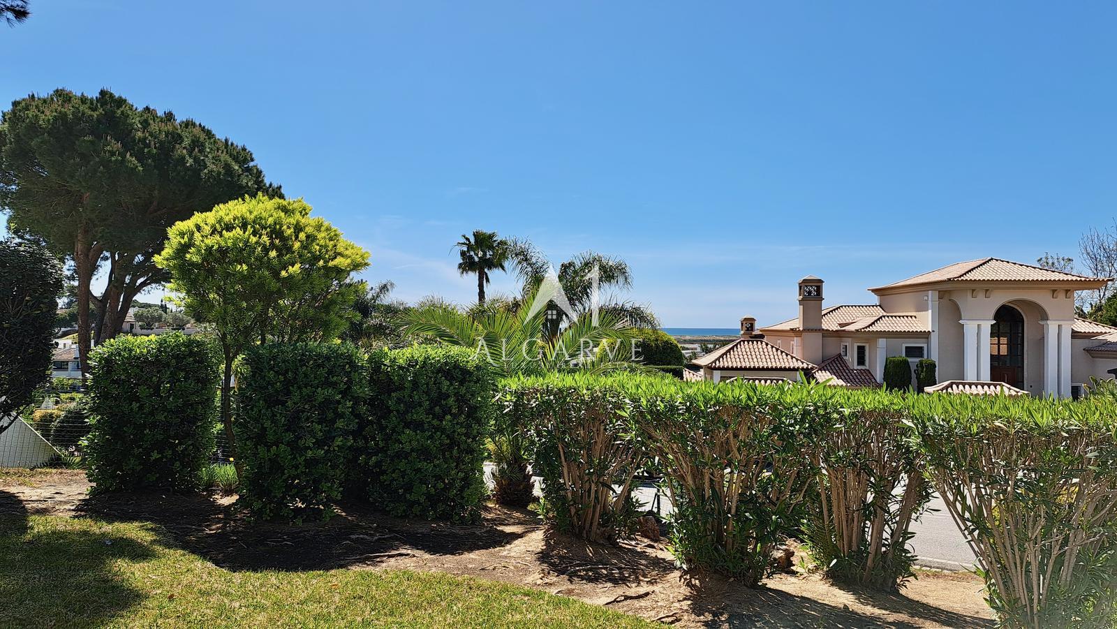 APARTAMENTO ESTÚDIO PARCIALMENTE REMODELADO NA QUINTA DO LAGO - OPORTUNIDADE DE INVESTIMENTO PRIME