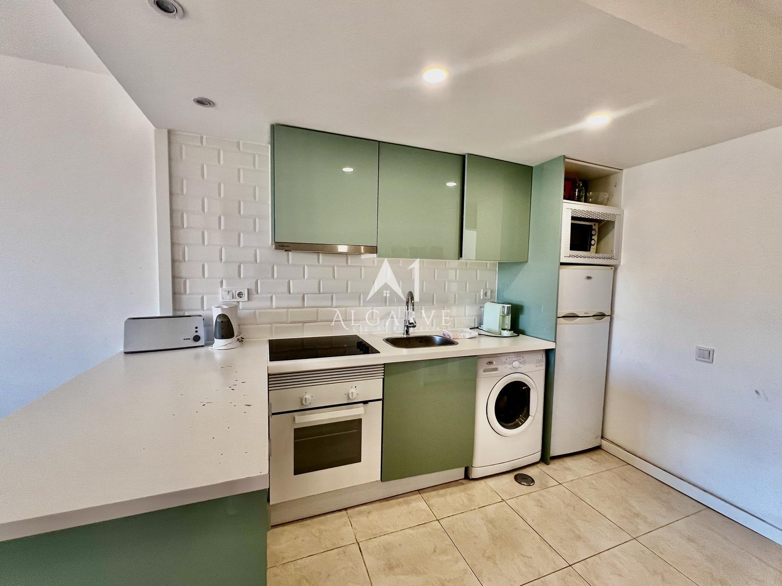 APARTAMENTO ESTÚDIO PARCIALMENTE REMODELADO NA QUINTA DO LAGO - OPORTUNIDADE DE INVESTIMENTO PRIME