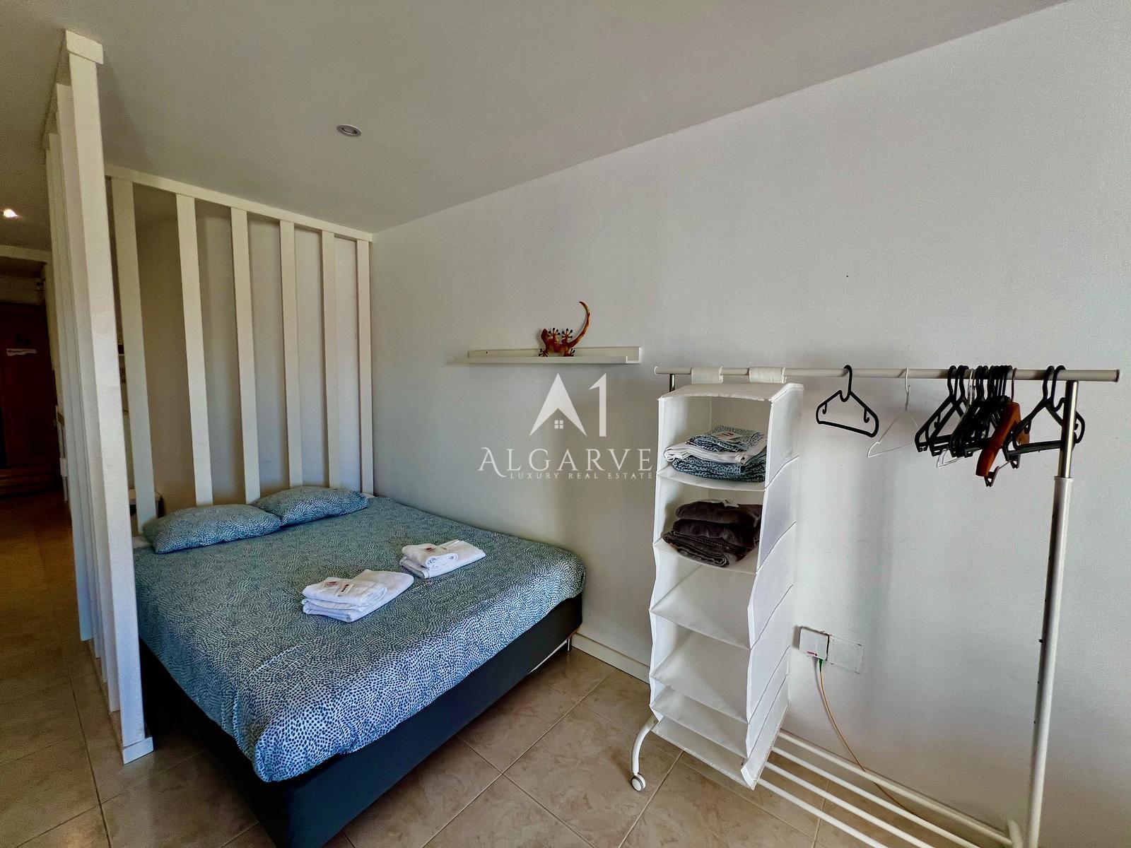 APARTAMENTO ESTÚDIO PARCIALMENTE REMODELADO NA QUINTA DO LAGO - OPORTUNIDADE DE INVESTIMENTO PRIME