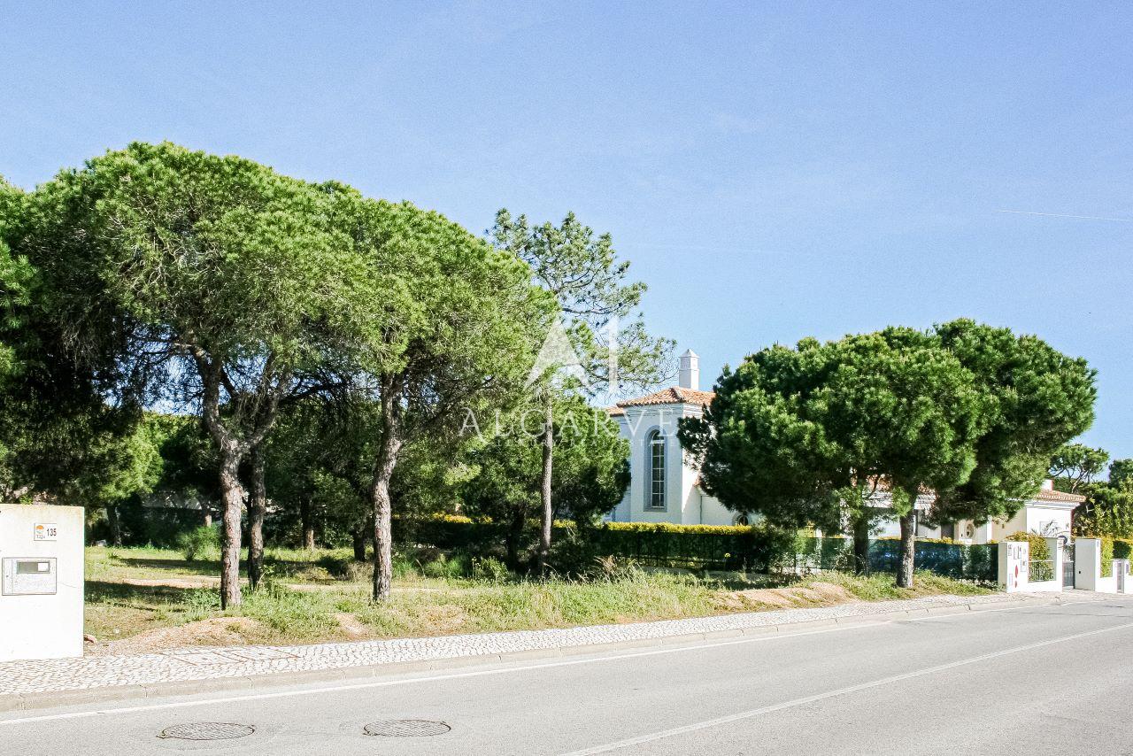 FANTÁSTICO TERRENO PARA CONSTRUÇÃO