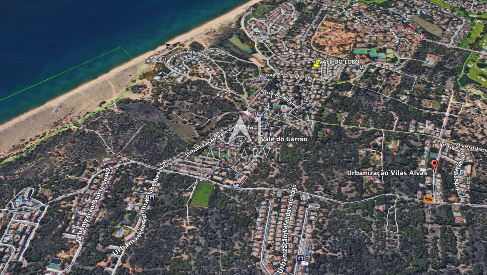 TERRENO ESPECTACULAR PARA CONSTRUÇÃO A UMA CURTA DISTÂNCIA A PÉ DA PRAIA
